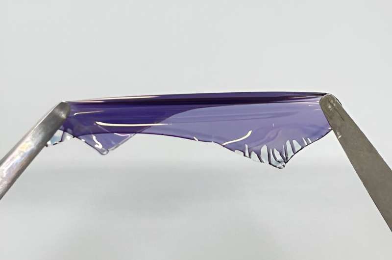 A solar cell that is stretchable without sacrificing power