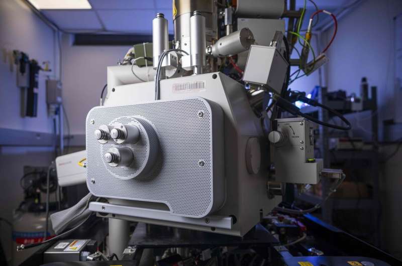UCSB researchers create the first ever visualization of photoexcited charges traveling across the interface of two semiconductor materials
