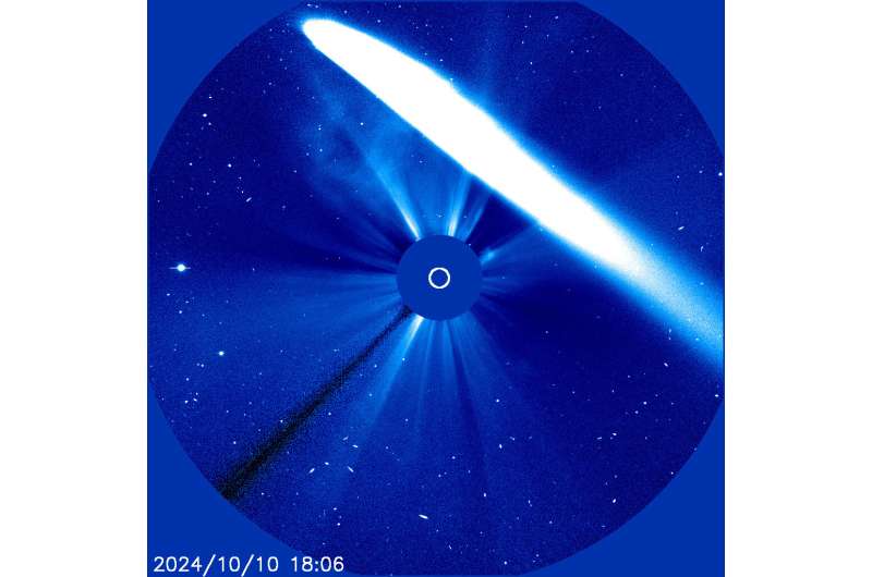 ESA/NASA's SOHO spies bright comet making debut in evening sky